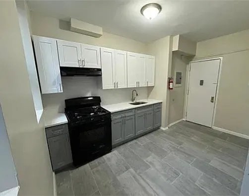 Newark Apartment: 15 Goldsmith Ave