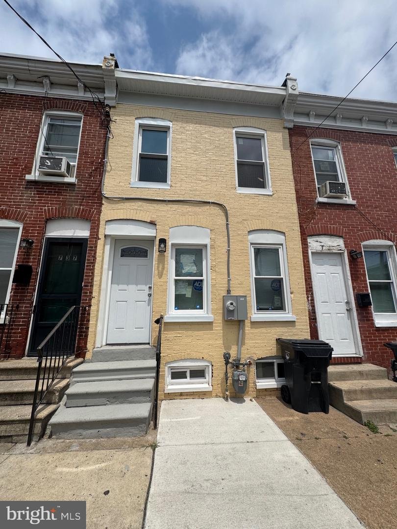 Wilmington Townhome: 739 E 10th St