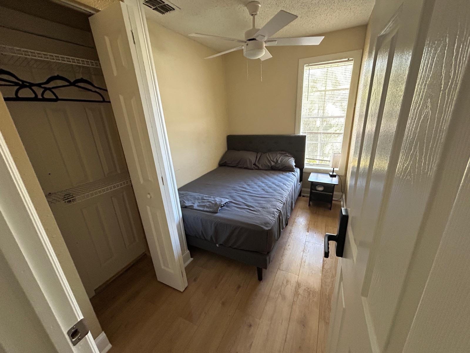 Tampa Single Room: 1104 E Genesee St