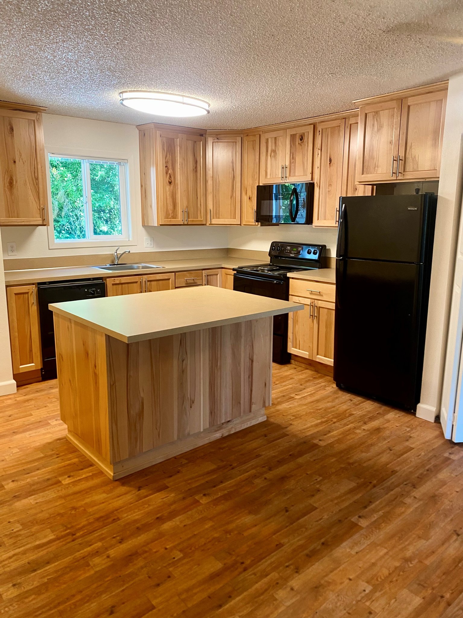 Portland Apartment: 8585 SW Canyon Ln