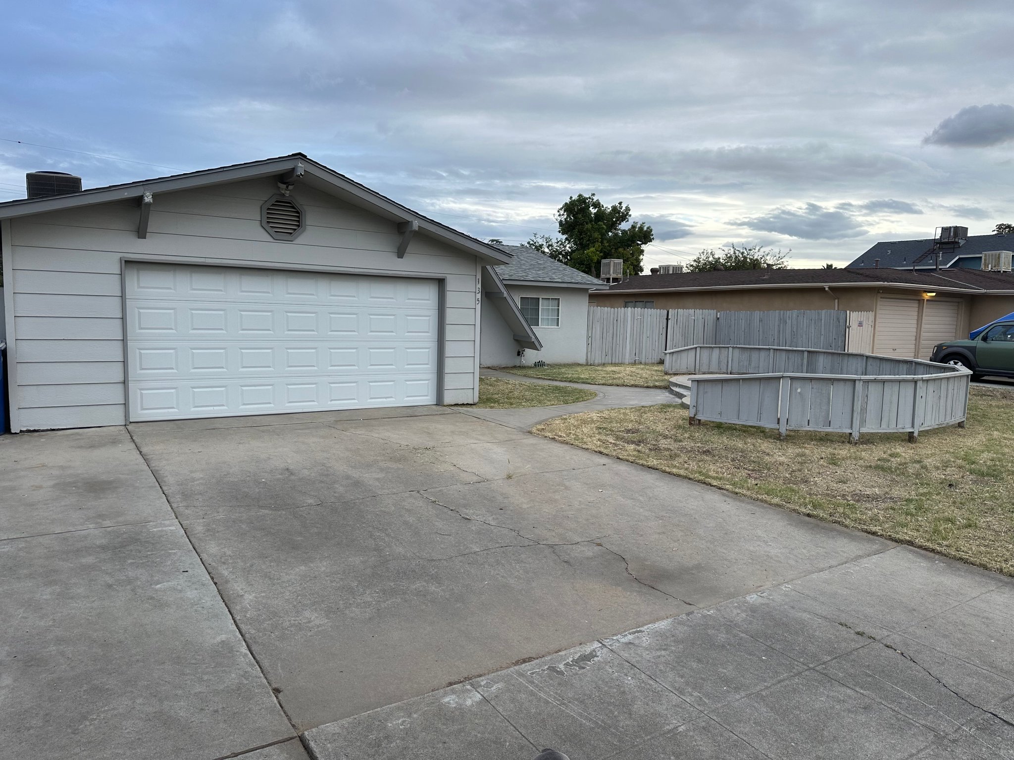 Fresno House: 135 E Stuart Ave