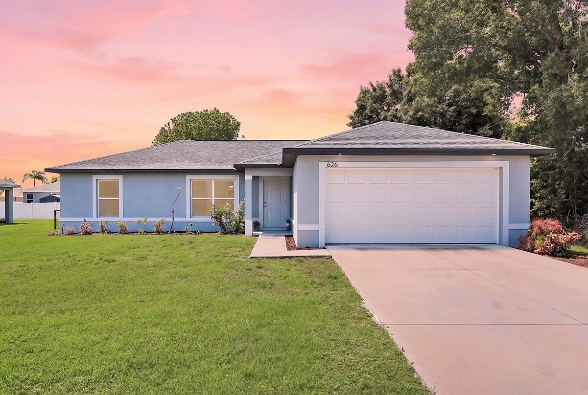 Cape Coral House: 626 NW 2nd Ln