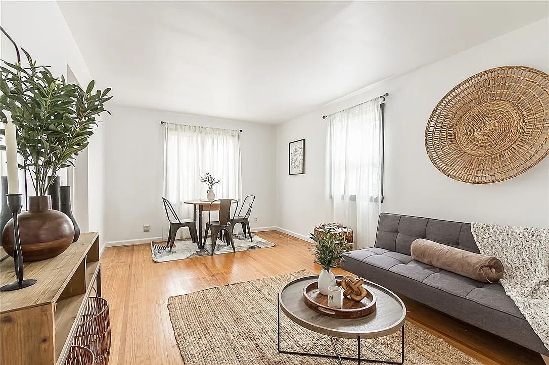 Rochester House: 105 Southview Ter