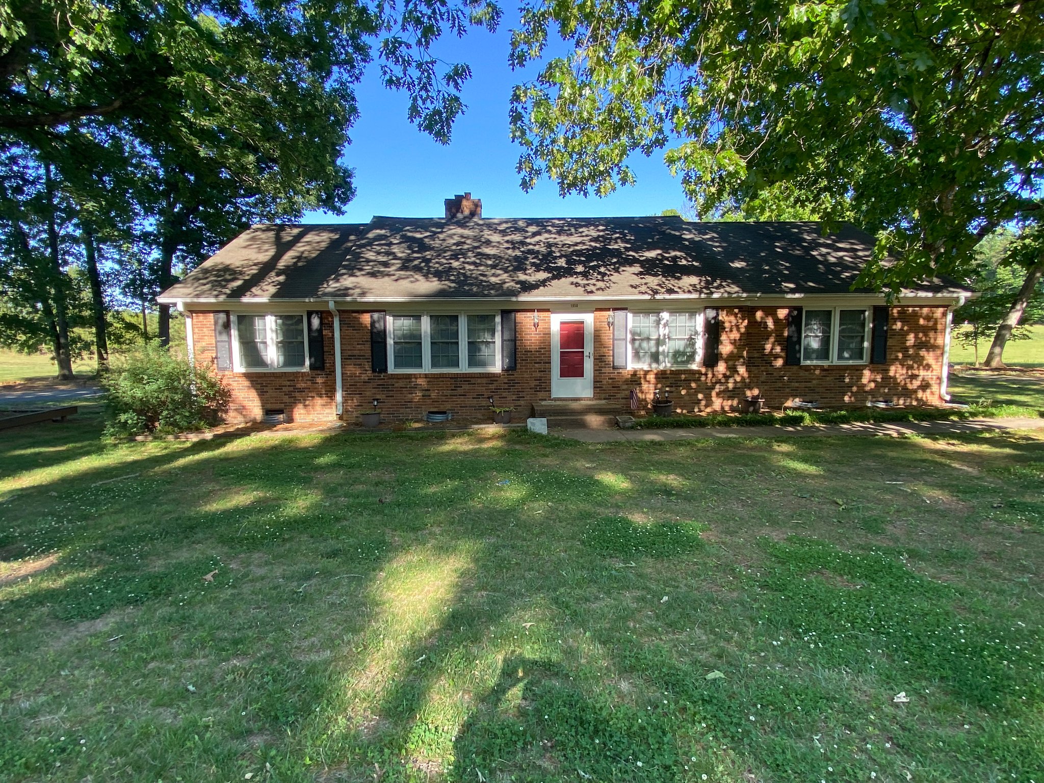 Pleasant Garden House: 1950 Neelley Rd