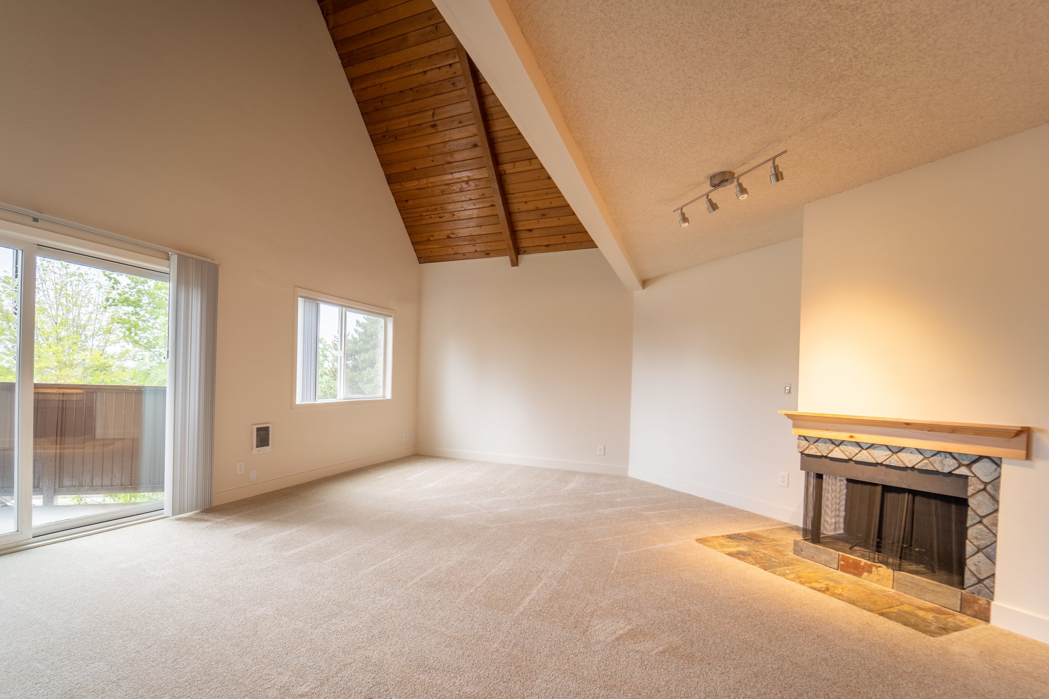 Portland Apartment: 8585 SW Canyon Ln