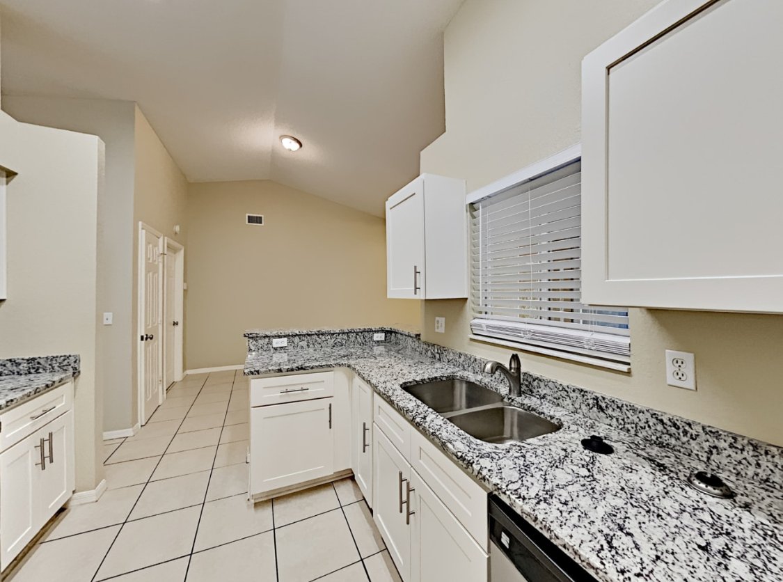 Lakeland House: 2938 Hickory Ridge Dr