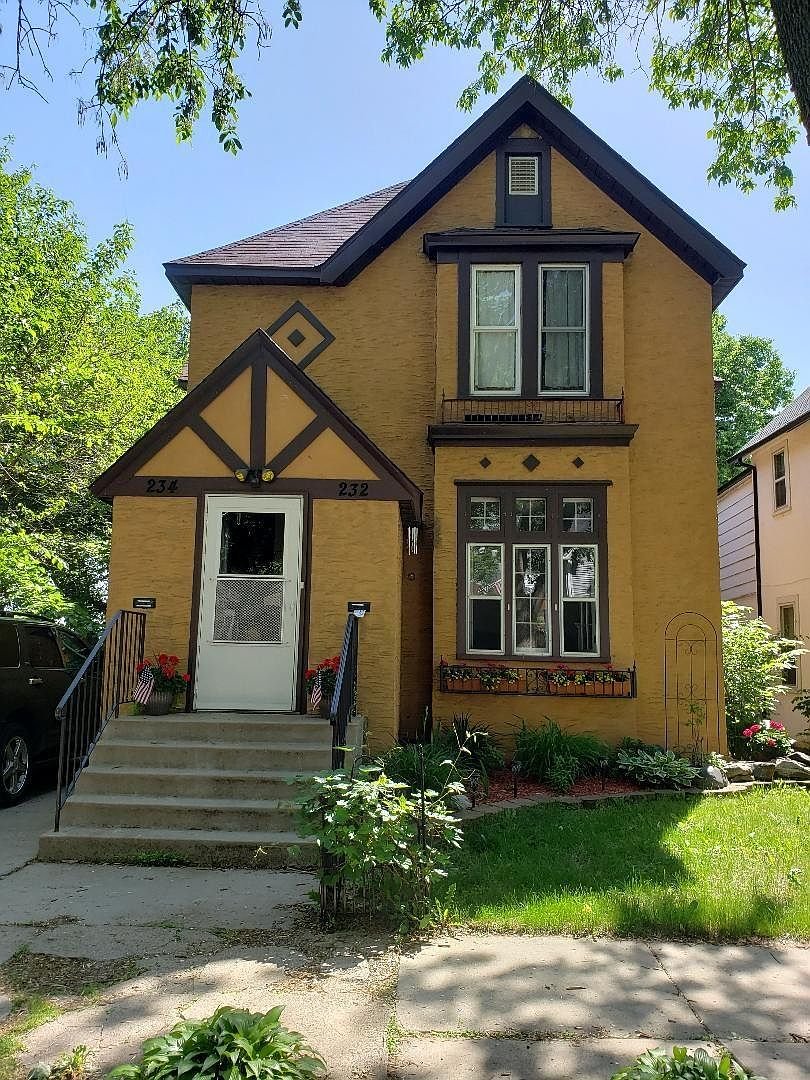 South Saint Paul House: 232 4th Ave N