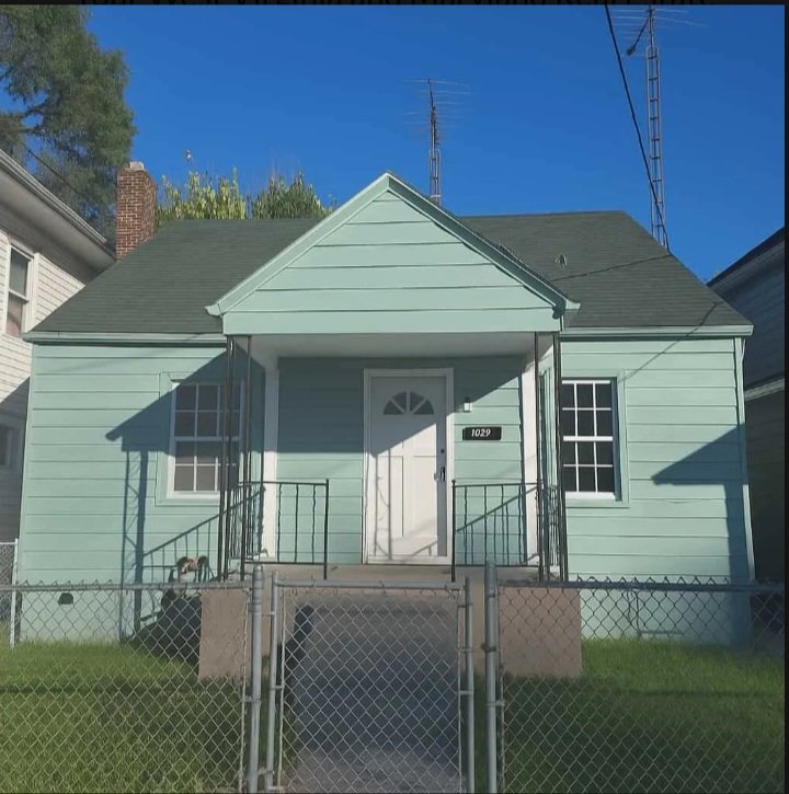 Martinsburg House: 620 West Virginia Avenue