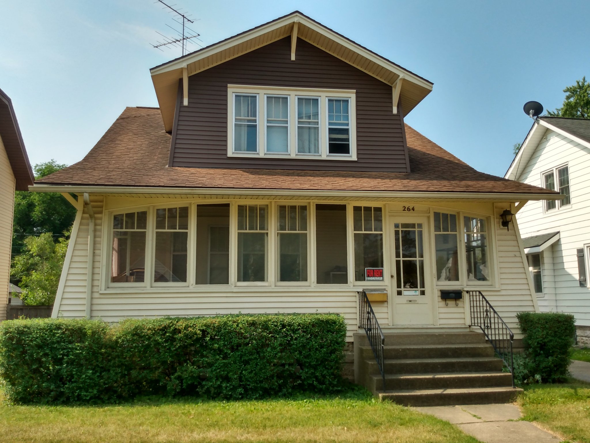 Holland Single Room: 264 West 16th Street