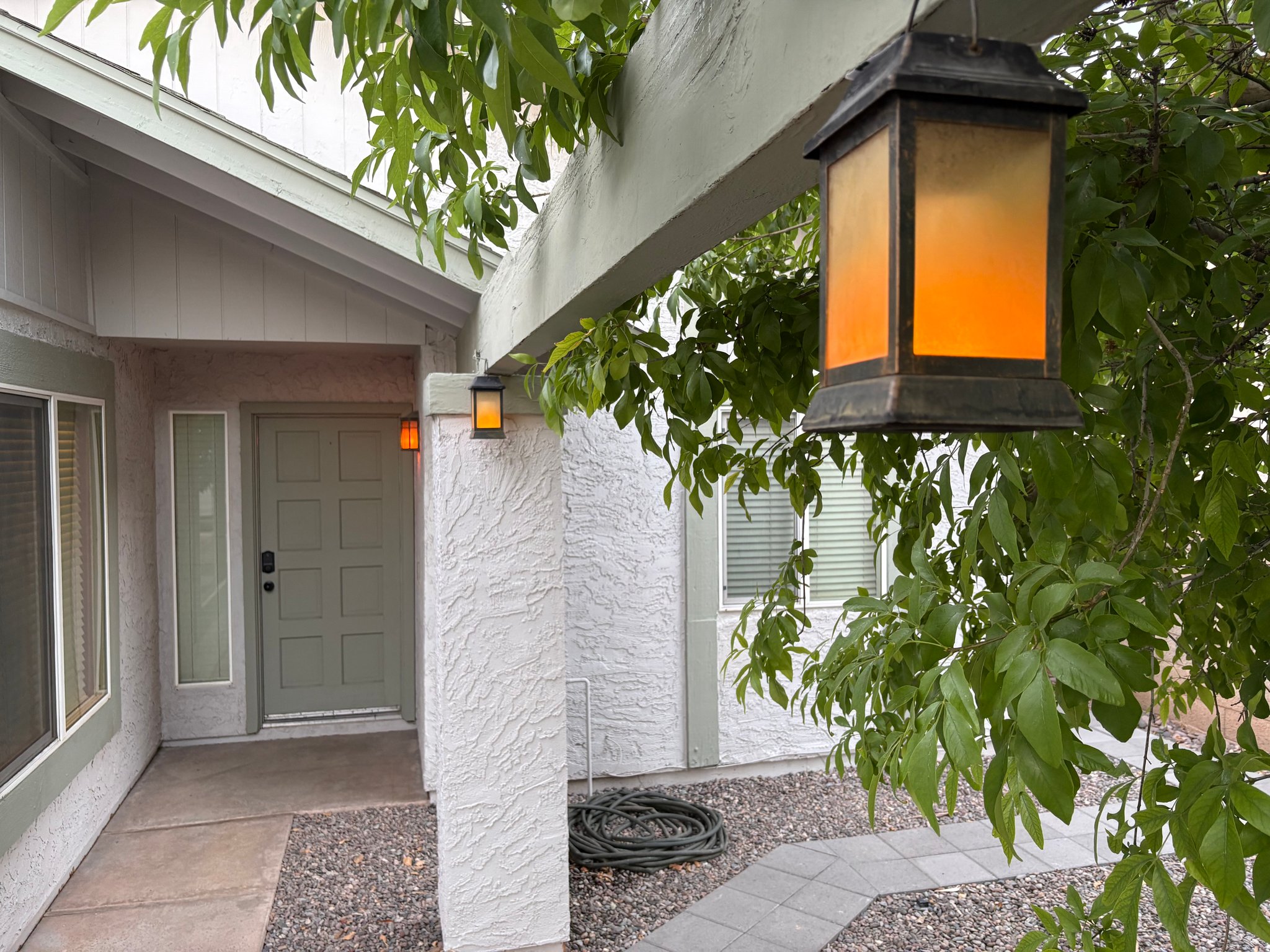 Mesa House: 1916 W Jerome Ave