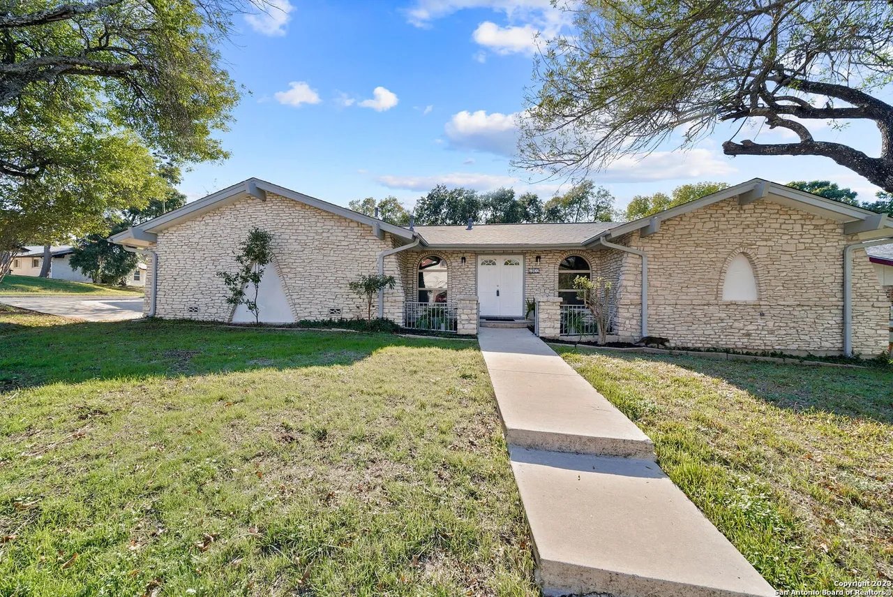 San Antonio House: 6302 Handsome Lake Dr