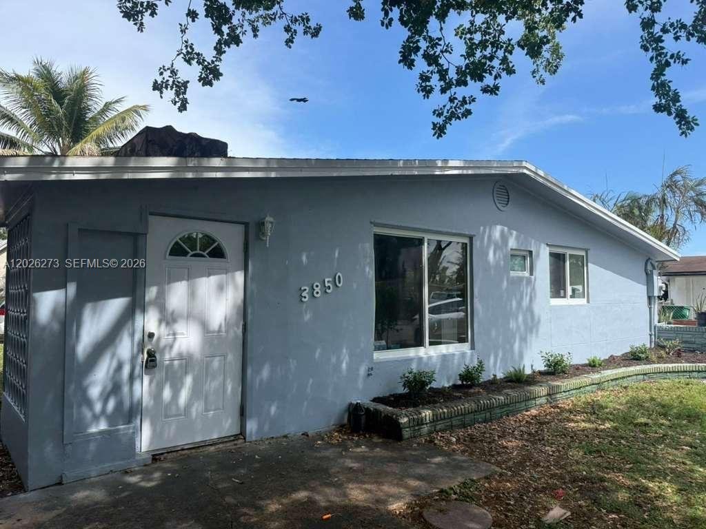Davie House: 3850 SW 59th Ter