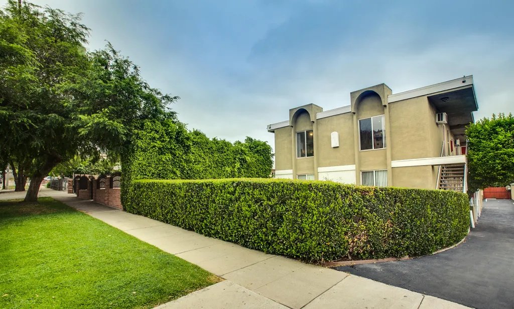 Los Angeles Apartment: 4434 Lowell Ave