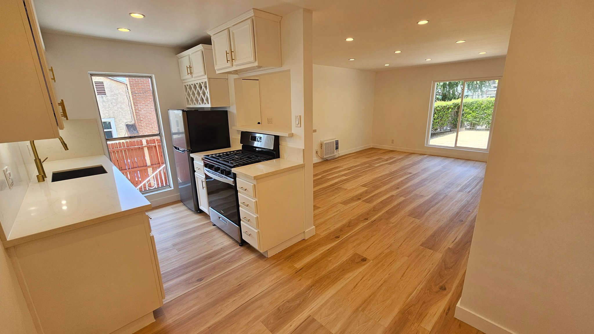 Los Angeles Apartment: 4434 Lowell Ave