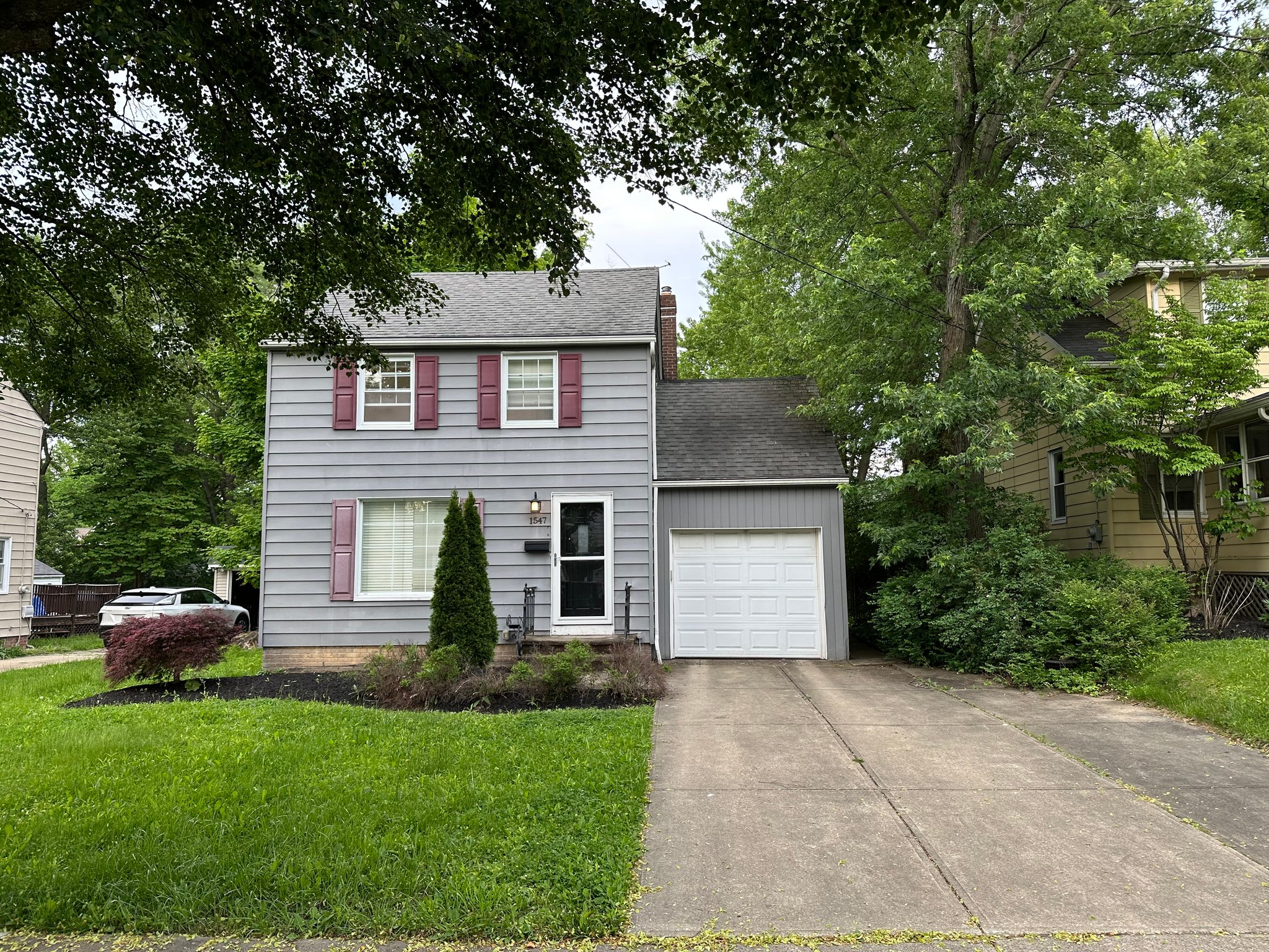lyndhurst House: 1547 commodore rd
