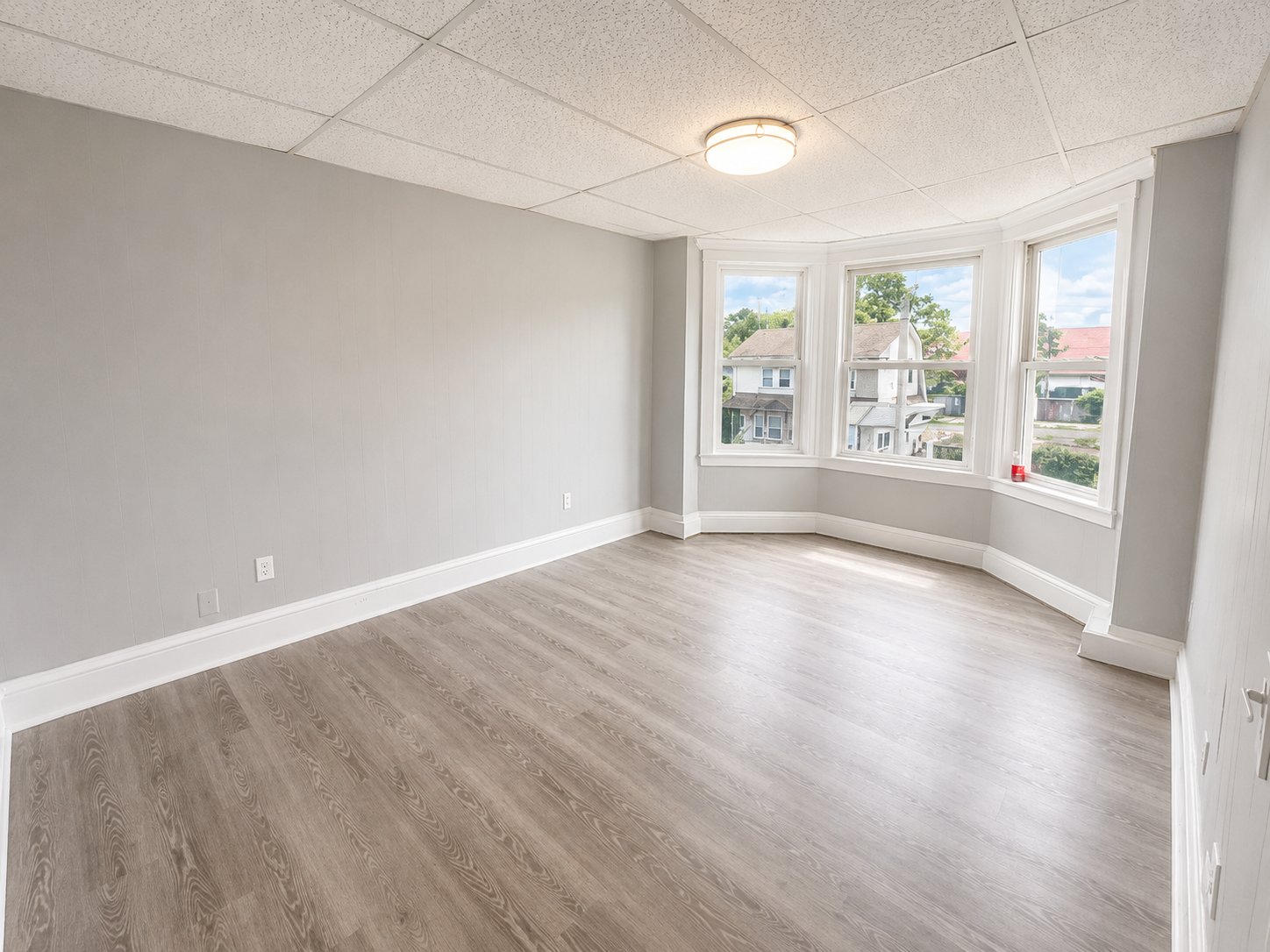 East Orange Condo: 70 Eaton Pl