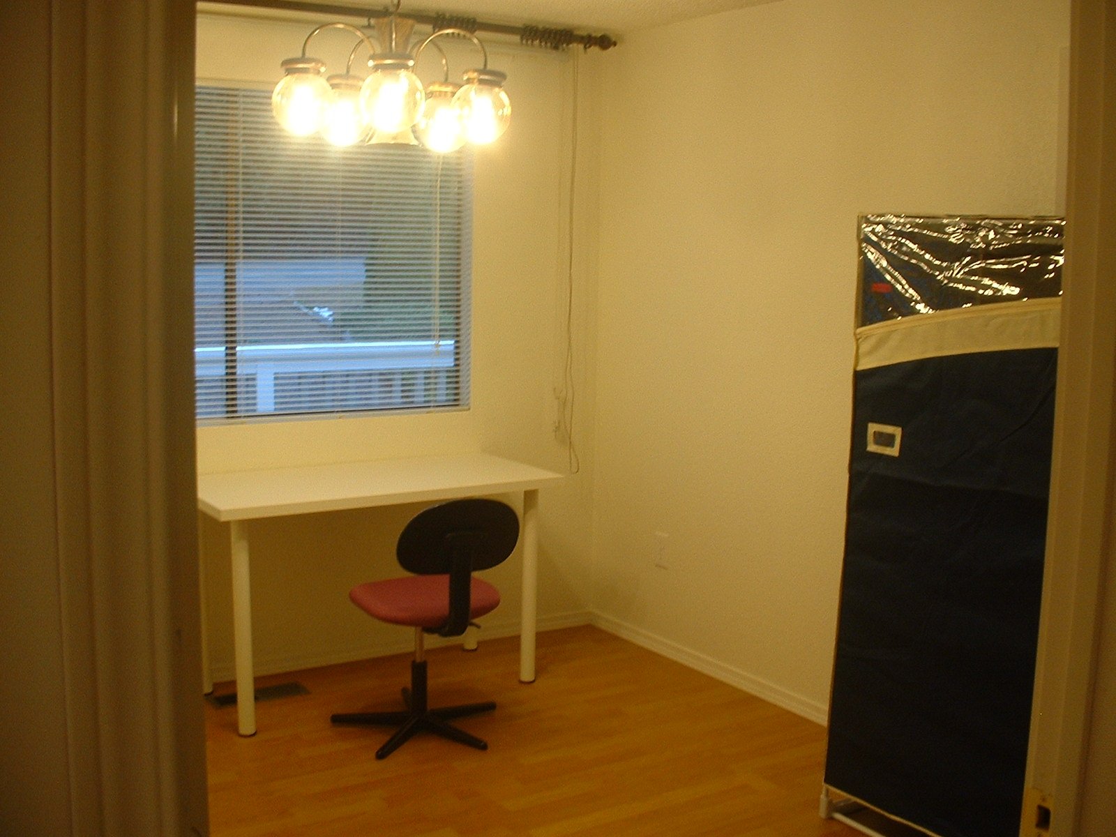 Kenmore Single Room: 19018 68th Ave NE