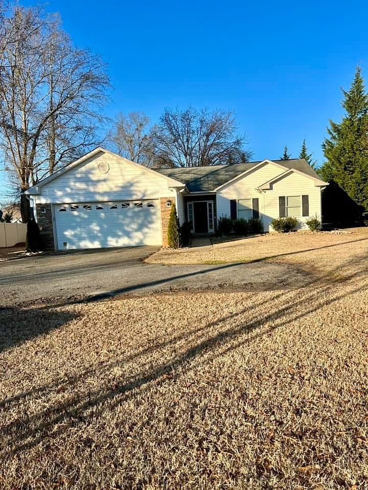Woodruff House: 975 Lightwood Knot Rd