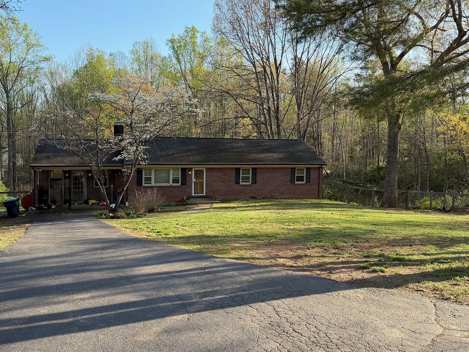 Charlottesville House: 1437 Dudley Mountain Rd