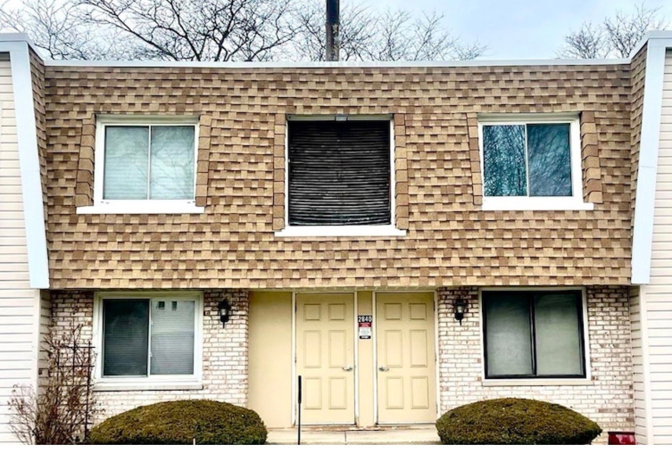 Woodridge Condo: 2840 Mitchell dr