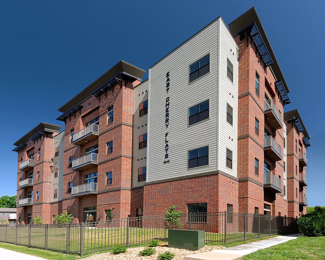 Springfield Apartment: 1243 E Cherry