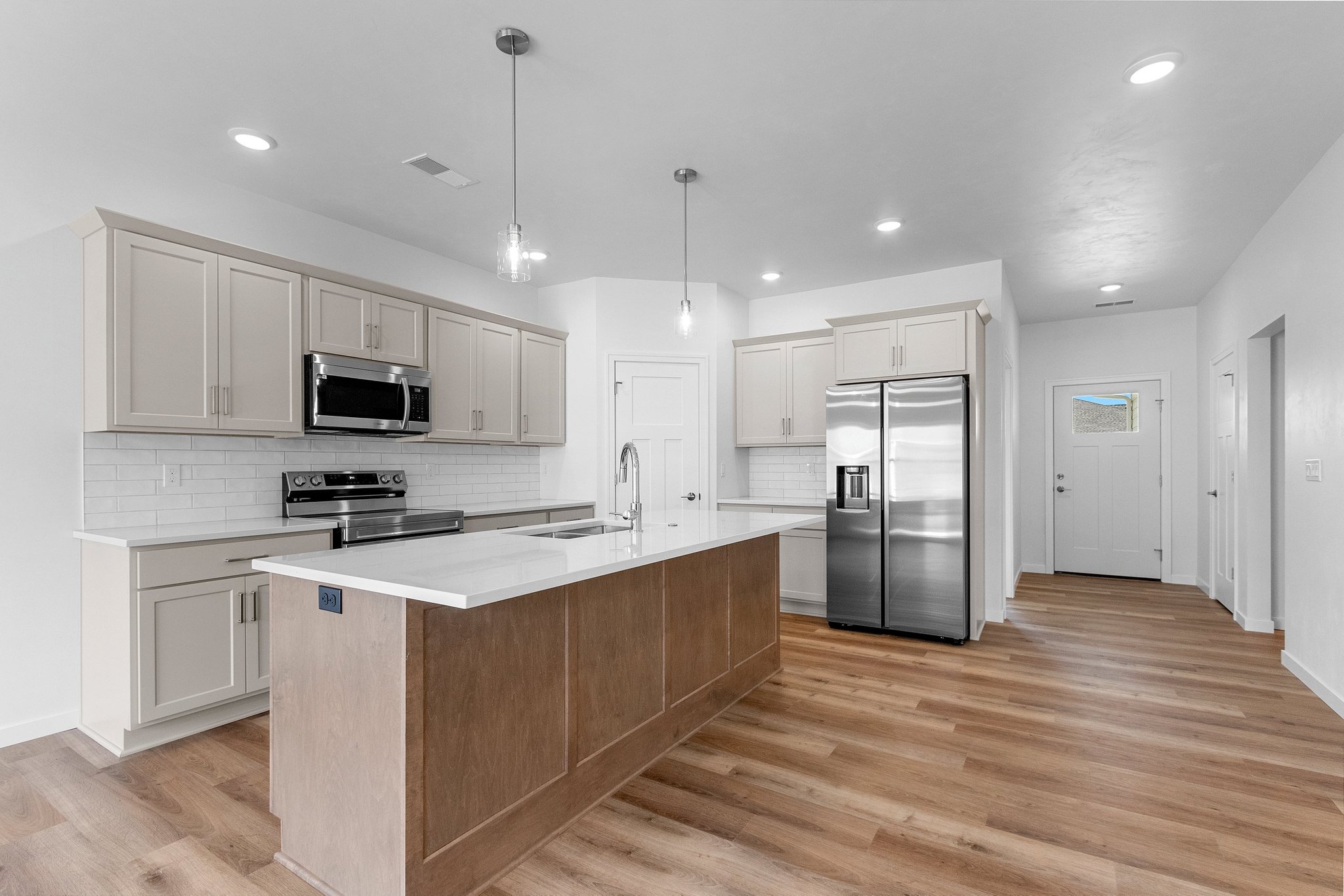 Green Bay Townhome: 2724 Sachet Pl