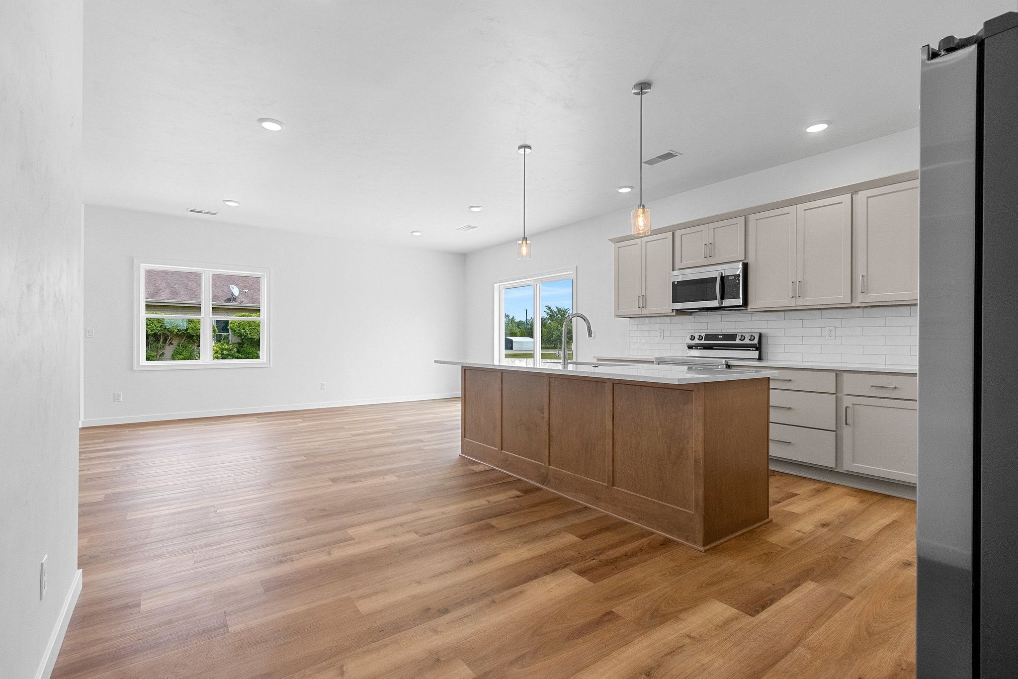 Green Bay Townhome: 2728 Sachet Pl