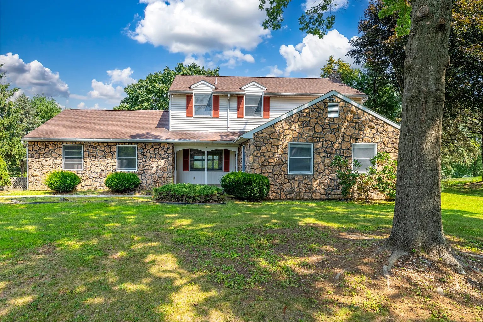 Danielsville House: 3250 Vista Dr