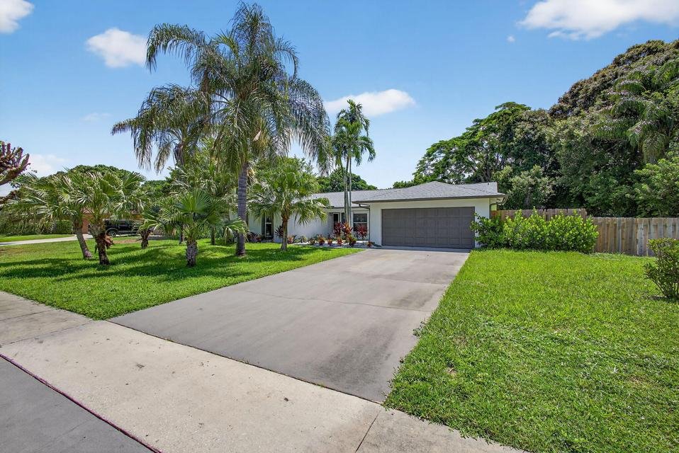 wellington House: 280 Sulky Way, Wellington, FL 33414