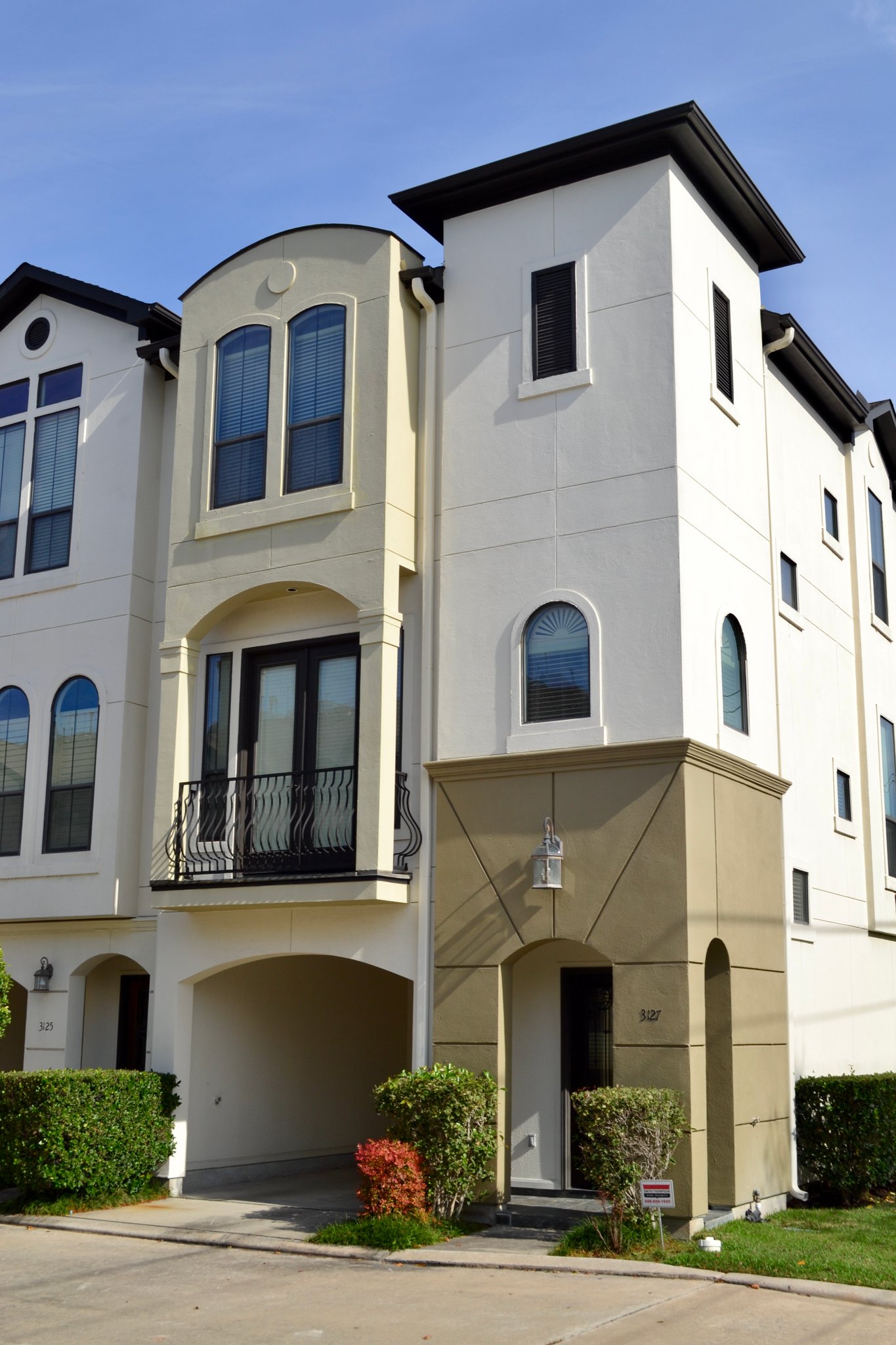 Houston House: 3127 Fairdale Oaks East