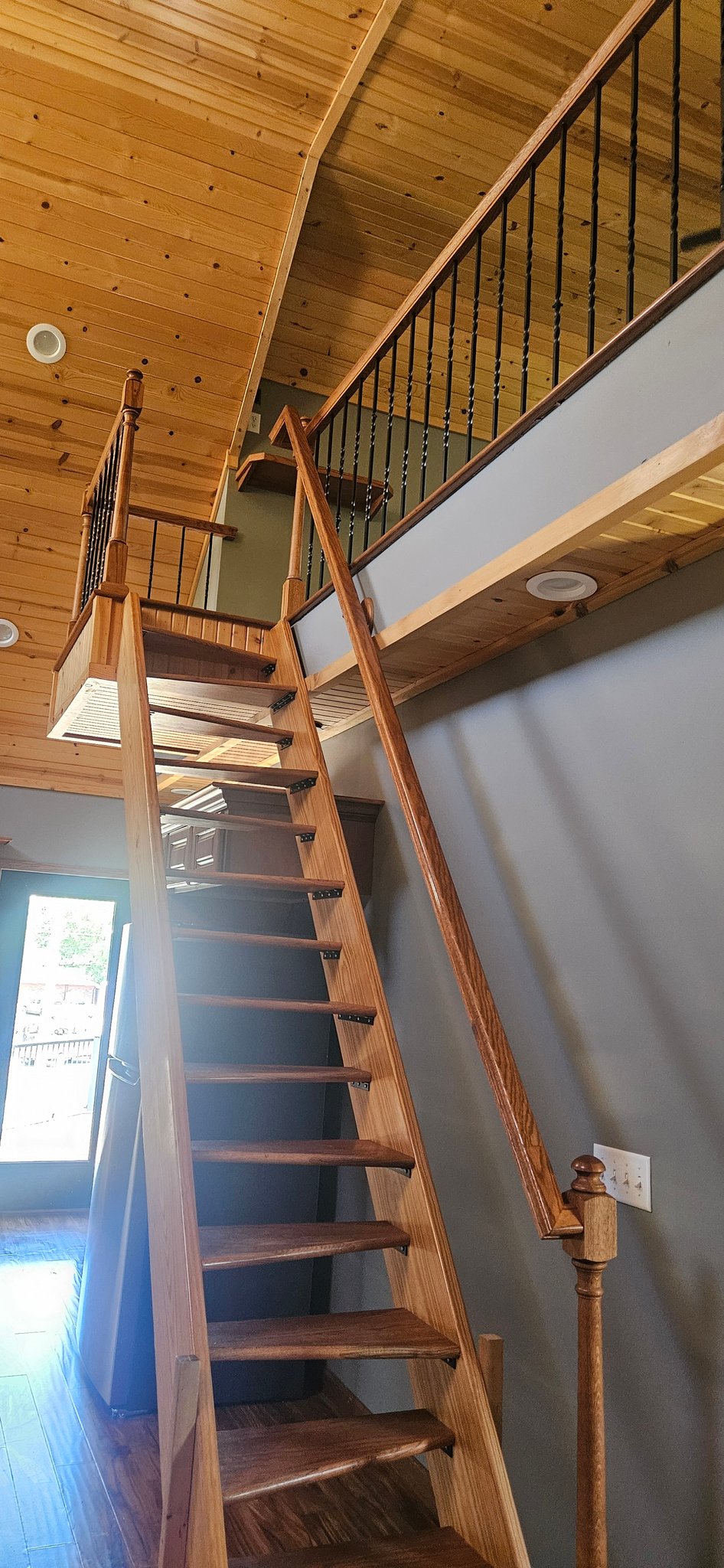 Carlyle Apartment: 1070 12th Street