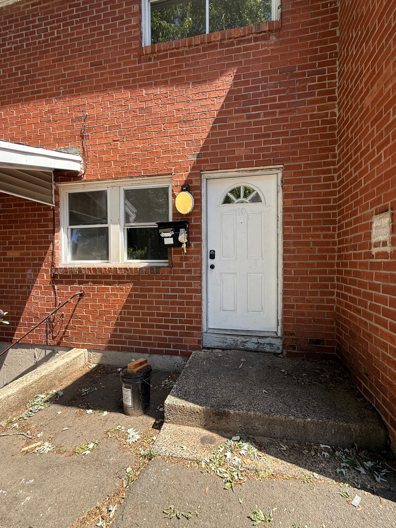 Hartford Townhome: 161 Martin St