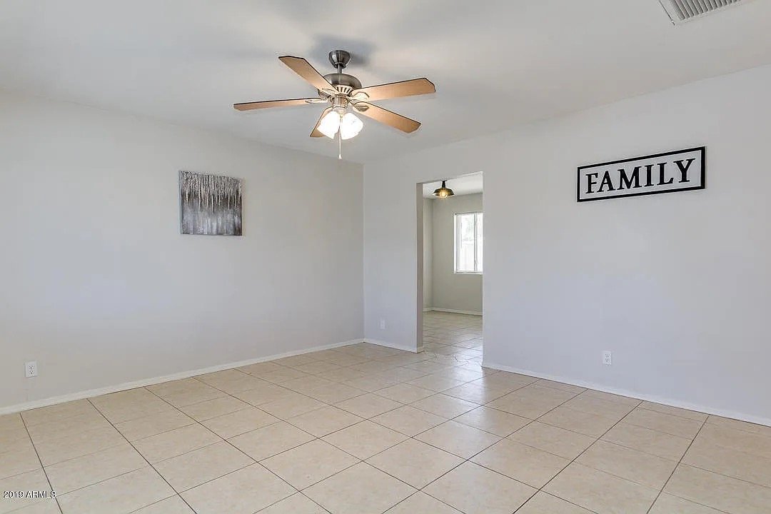 Glendale House: 4912 W Tuckey Ln