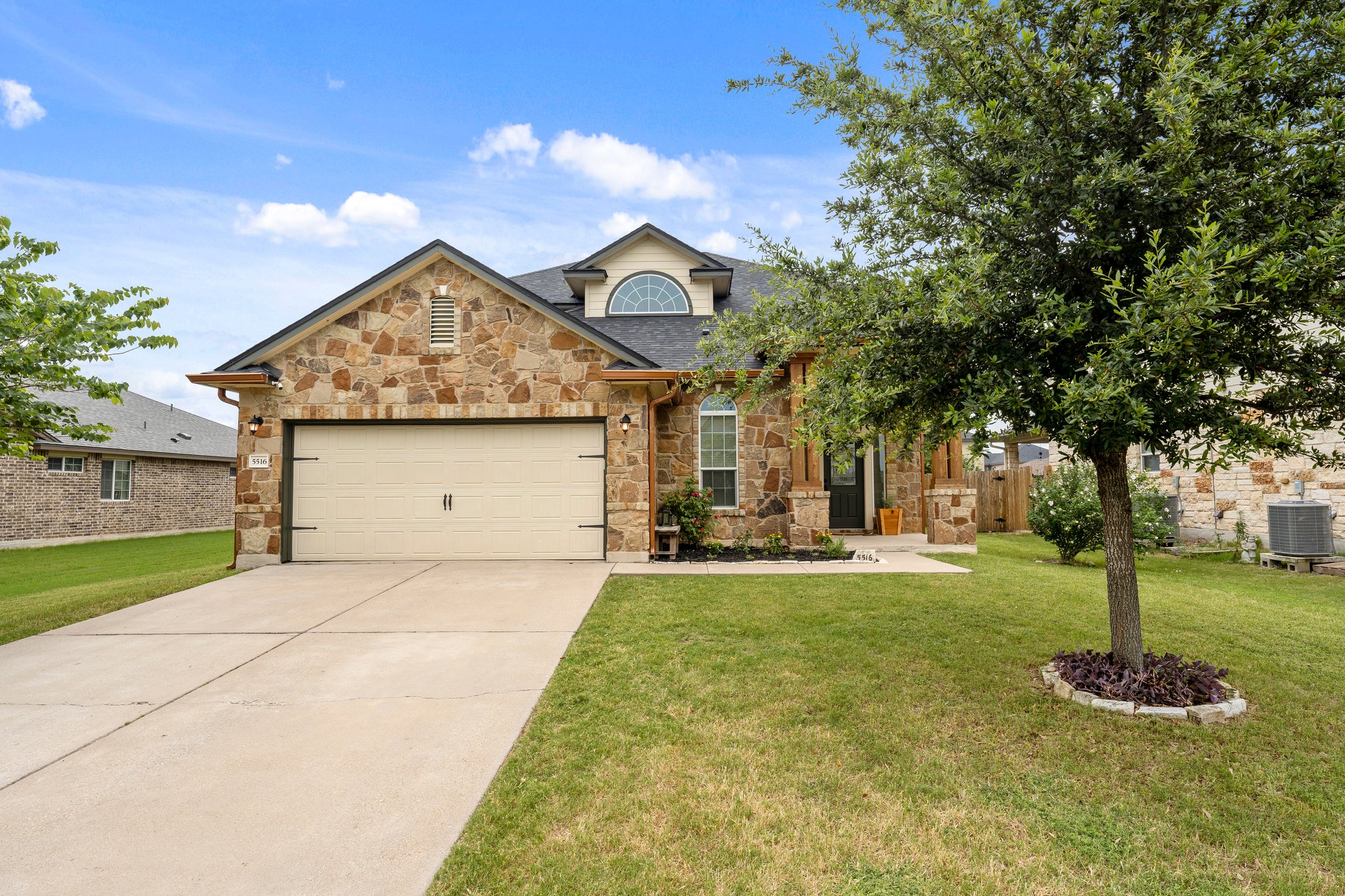 Waco House: 5516 Pinery Dr