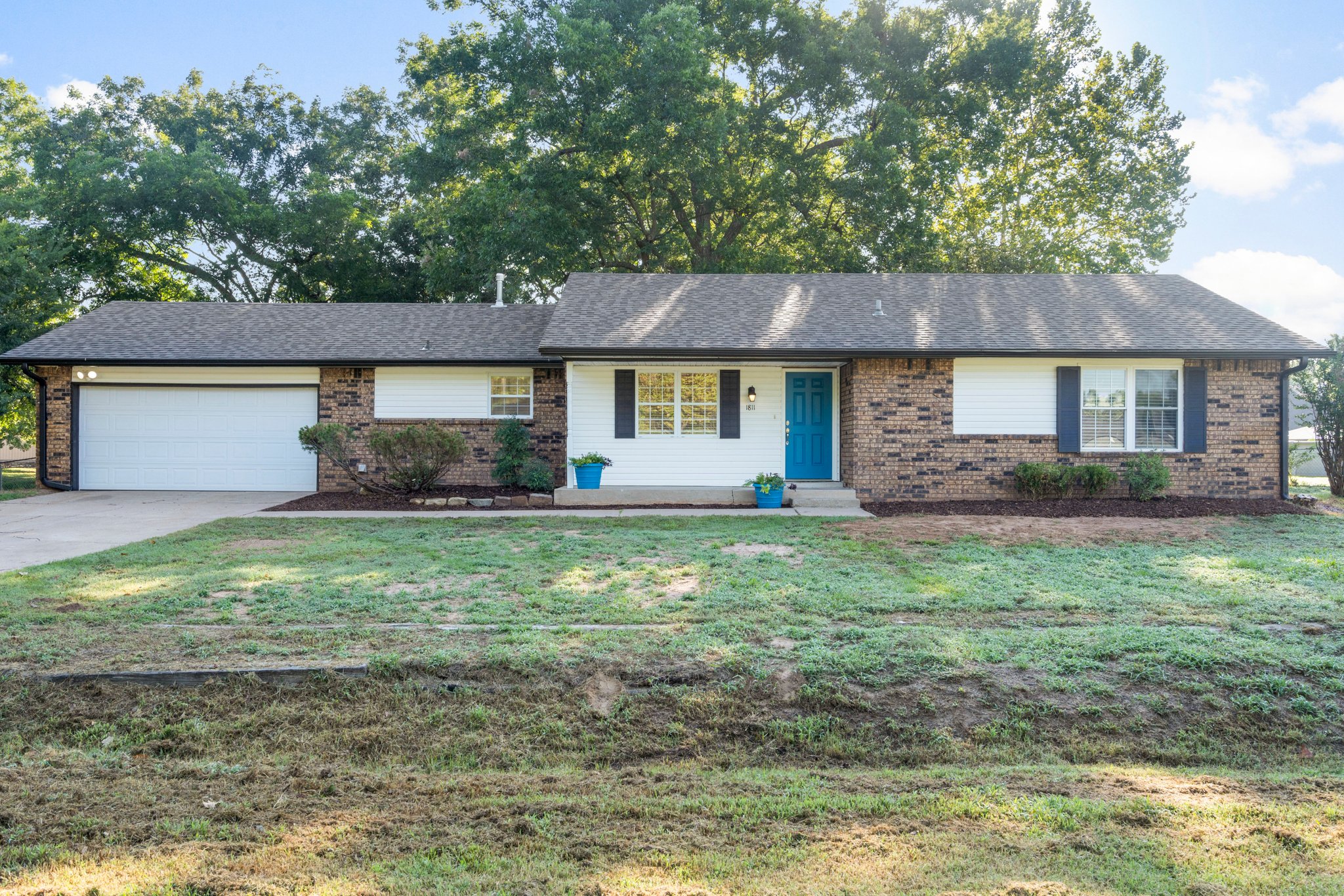Sand Springs House: 1811 S 148th W Ave