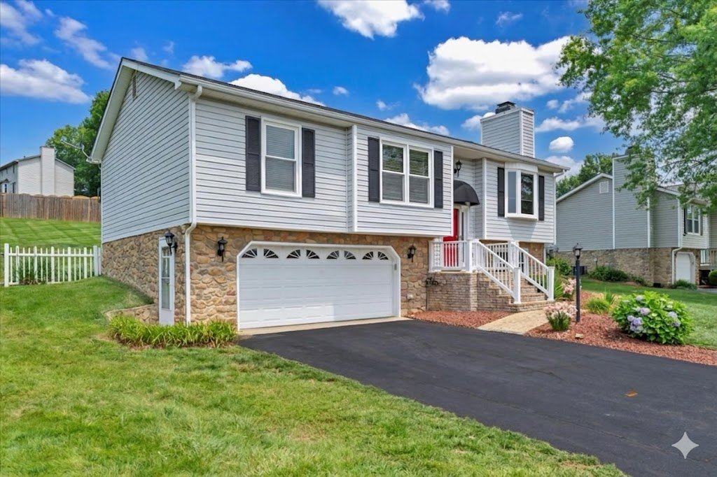 Roanoke House: 1905 Summerfield Drive