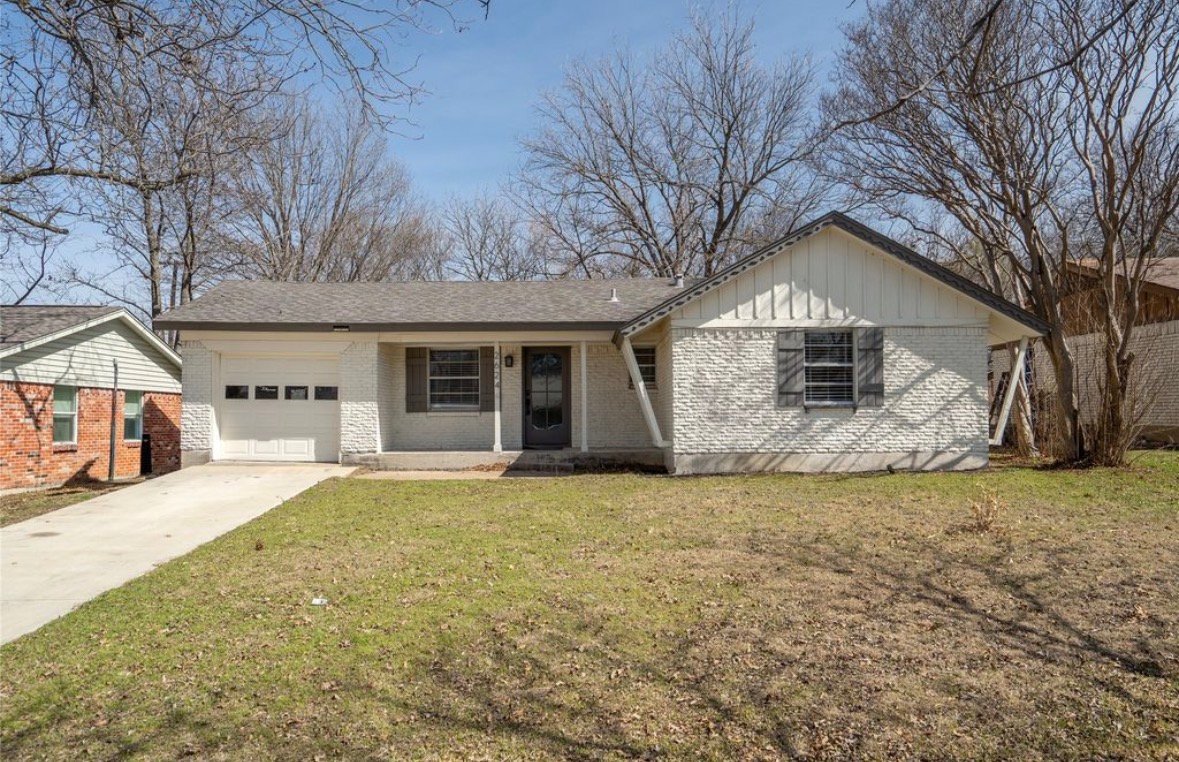 Ennis House: 2624 Woodlawn Dr