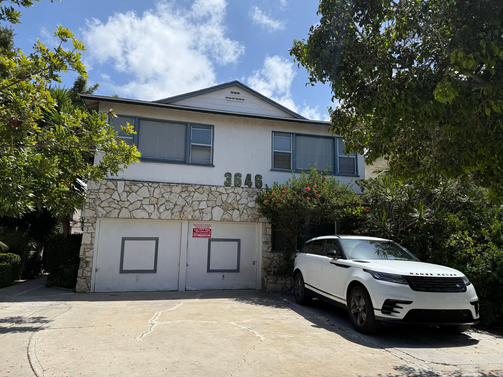 Los Angeles Apartment: 3646 Vinton Ave