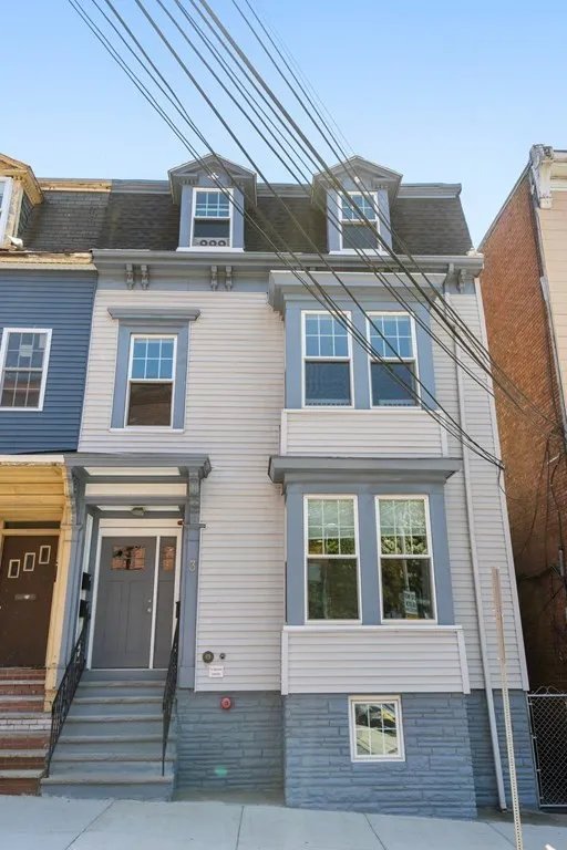East Boston Townhome: 3 Monmouth St