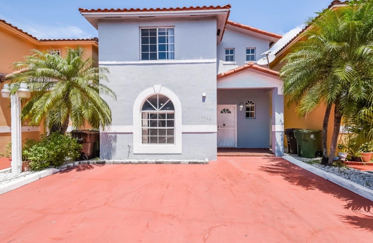 Hialeah Townhome: 7211 W 24th Ave