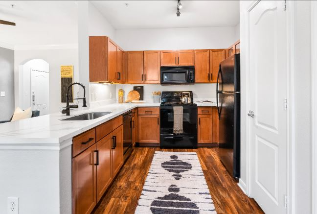 The Woodlands Apartment: 6900 Lake Woodlands Dr