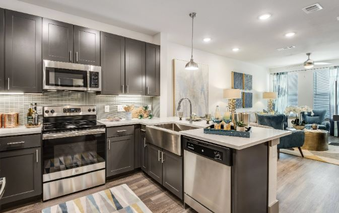 Conroe Apartment: 300 Enclave Dr