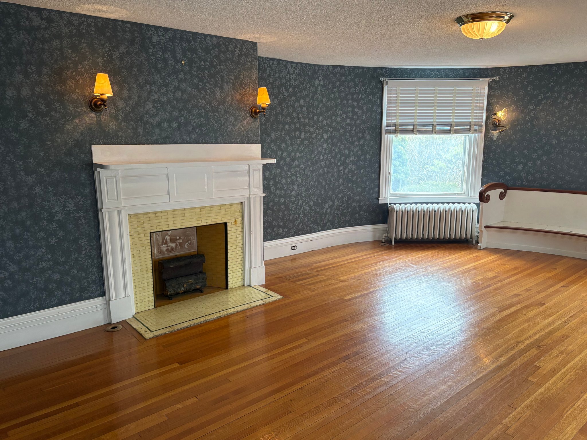 Brighton Apartment: 200 Washington St U1