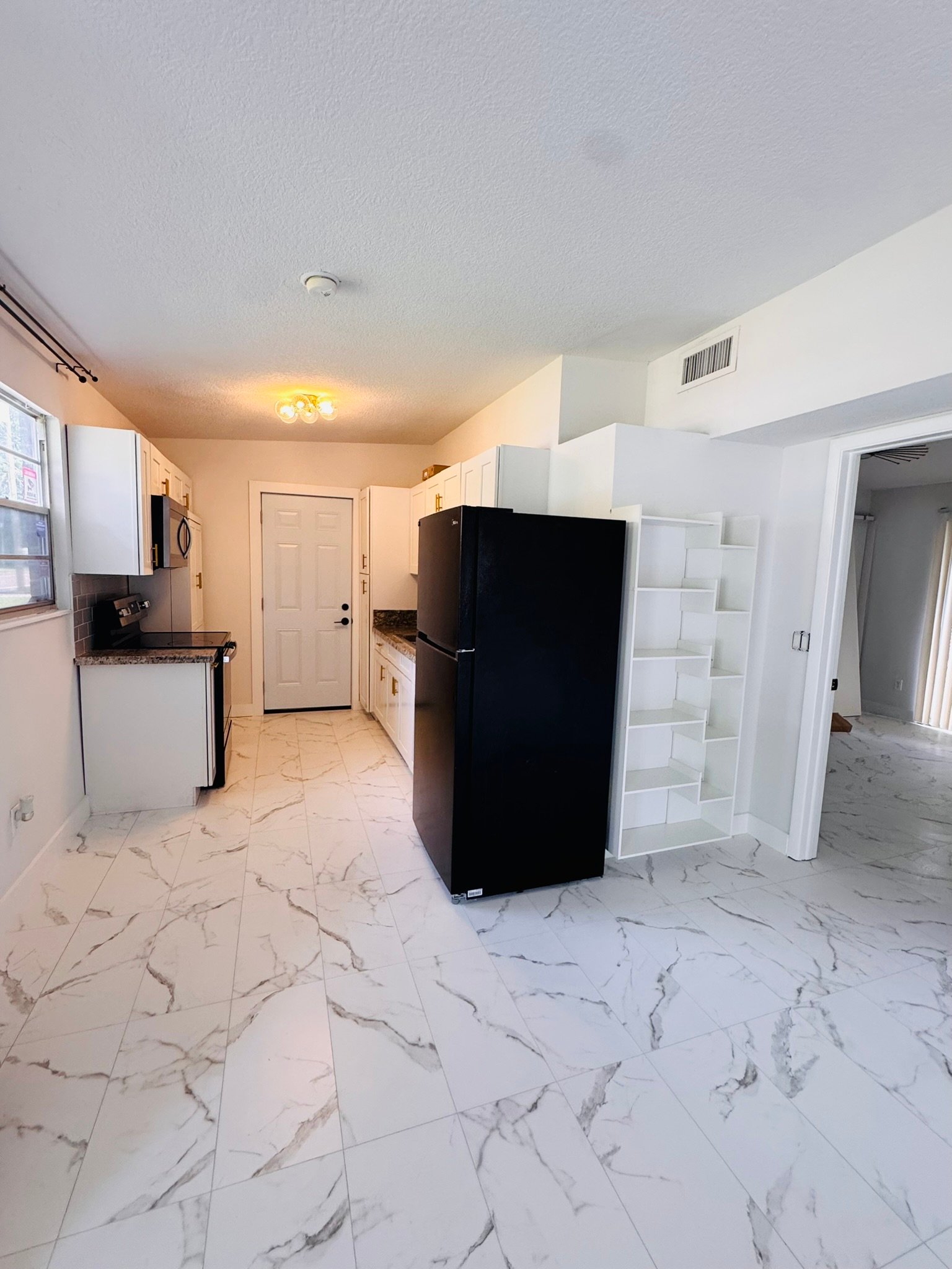 Jacksonville House: 2234 FIRESTONE Road