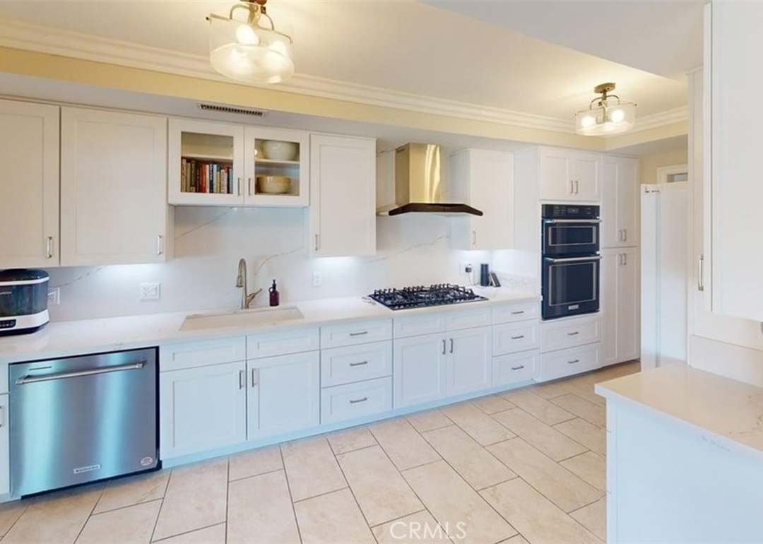 Anaheim House: 3208 W Ravenswood Dr