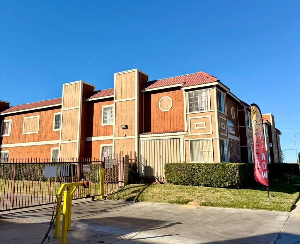 Palmdale Apartment: 38719 10th St East
