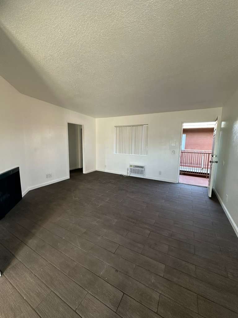 Palmdale Apartment: 38551/38561 11th St E