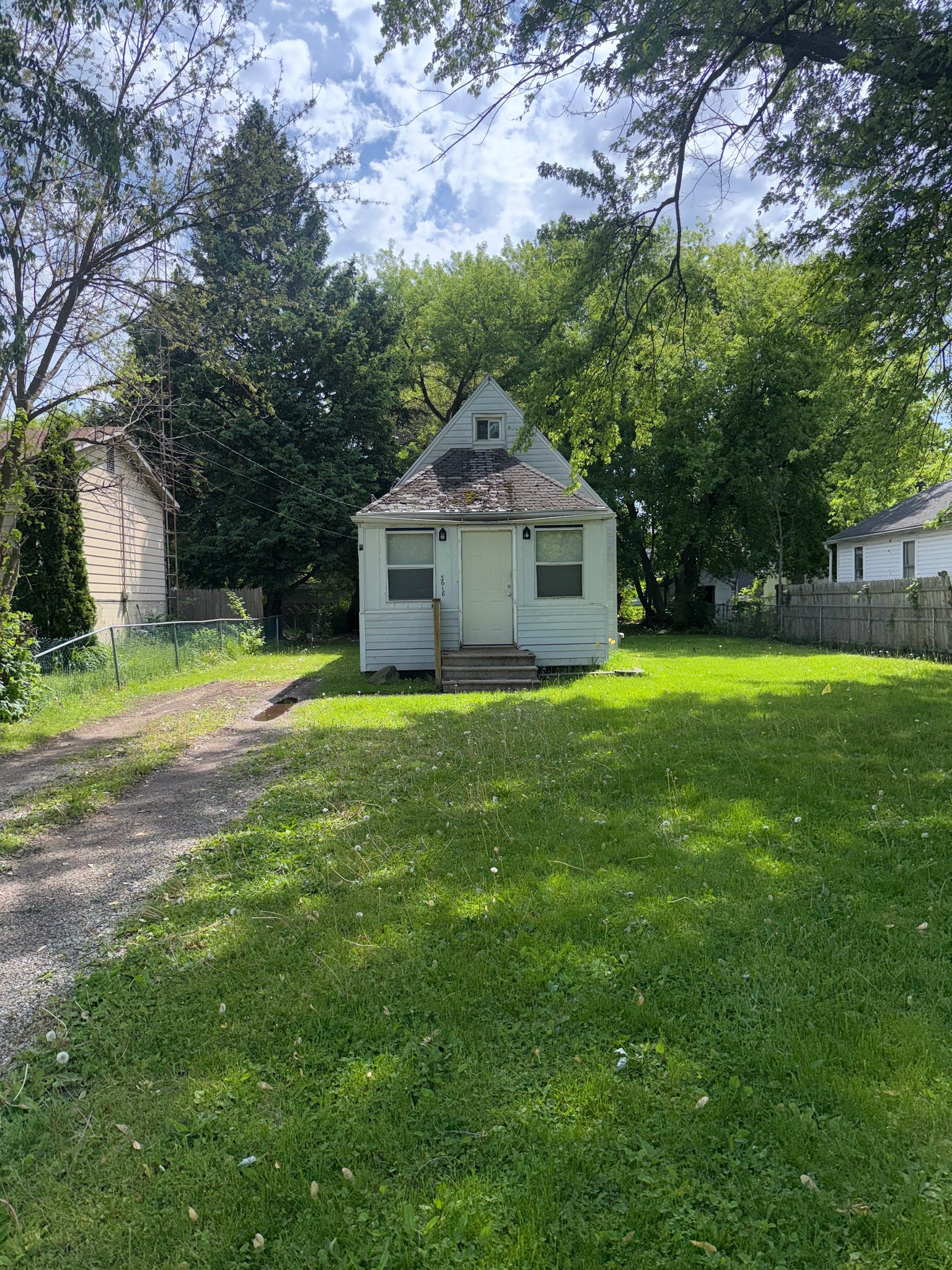 Flint House: 3618 Branch Rd