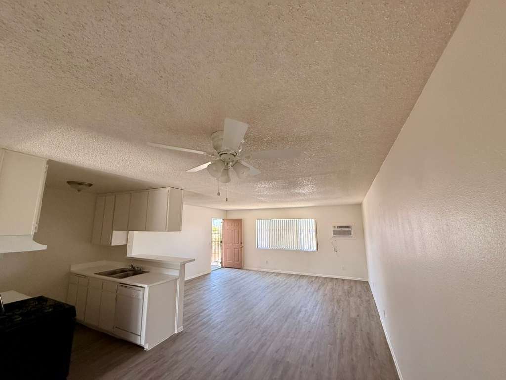 Palmdale Apartment: 38308 Division St.