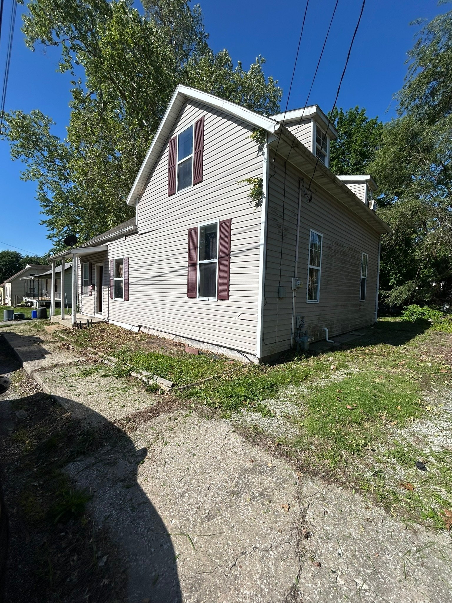 Belleville House: 323 N 7th St